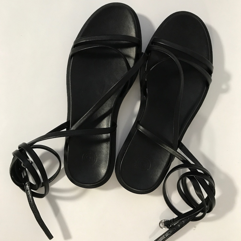 UO Urban Outfitters Black Faux Leather Strappy Gladiator Sandal Size 7 NWOB